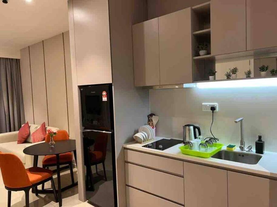 Hill 10 2r1b 3pax Double Tree I-city Grade Apartment Shah Alam
