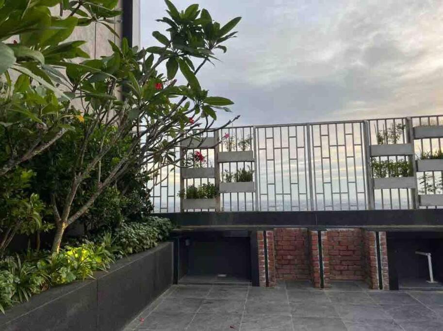 Hill 10 2r1b 3pax Double Tree I-city Grade Apartment